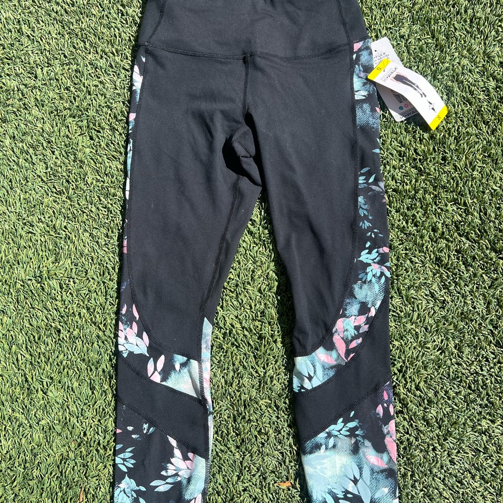Sketchers highwaist Black Floral Active Leggings UPF 50 NEW